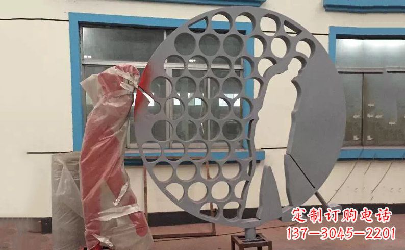温州广场不锈钢打高尔夫球雕塑 (2)