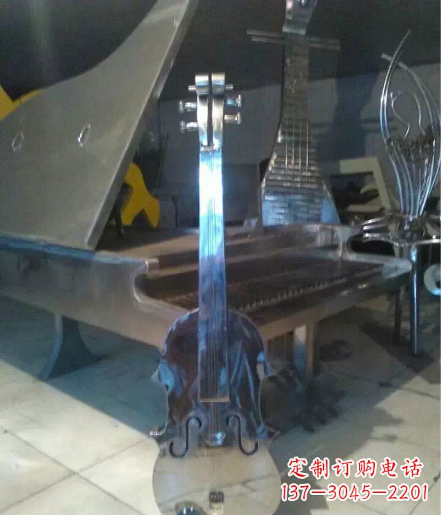 温州中领雕塑:优雅音乐之旅,为您带来不锈钢吉他景观雕塑!