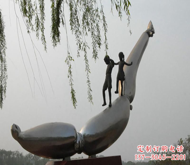温州海豚情侣雕塑,精美绝伦,让爱沉醉于大海中