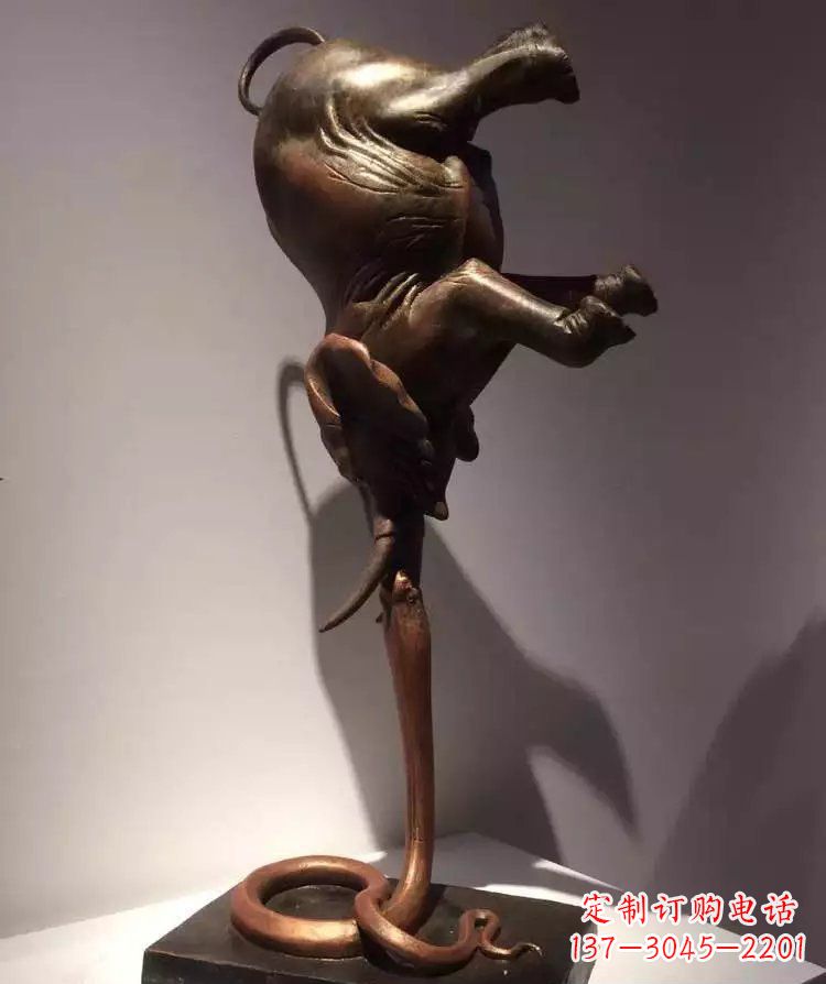 温州广场大象倒立景观铜雕