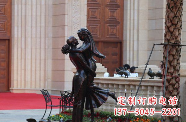 温州广场浪漫情侣人物铜雕