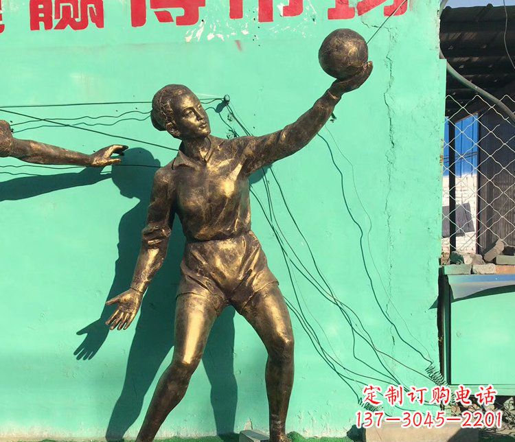 温州中领雕塑:学生运动的赞美——精美铜雕学生人物排球雕塑