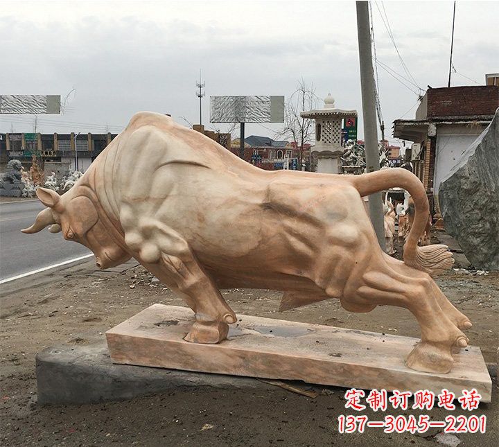 温州象征力量的广场晚霞红牛雕塑