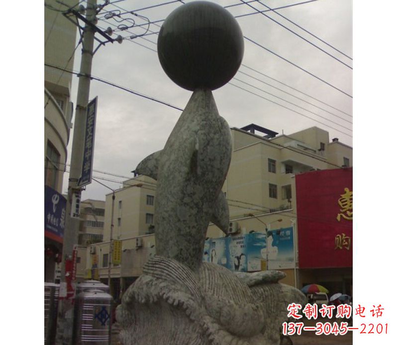 温州海豚戏球石雕