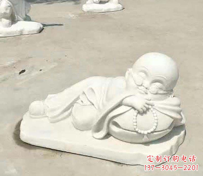 温州汉白玉摆姿势的小和尚雕塑