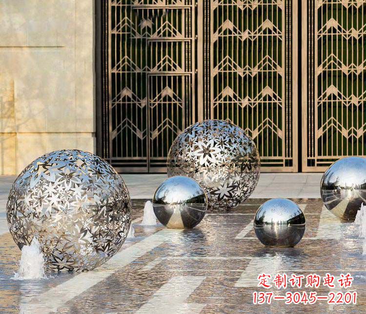 温州欣赏自然的美:不锈钢花形镂空球喷泉雕塑