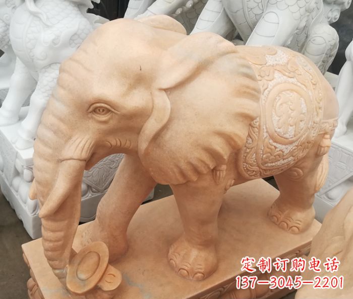 温州晚霞红门口石雕大象,美景祝福福气