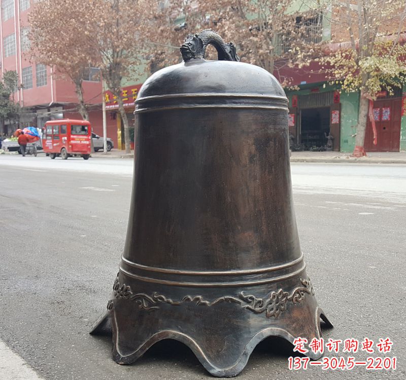 温州铜钟雕塑:精致美观的景观艺术