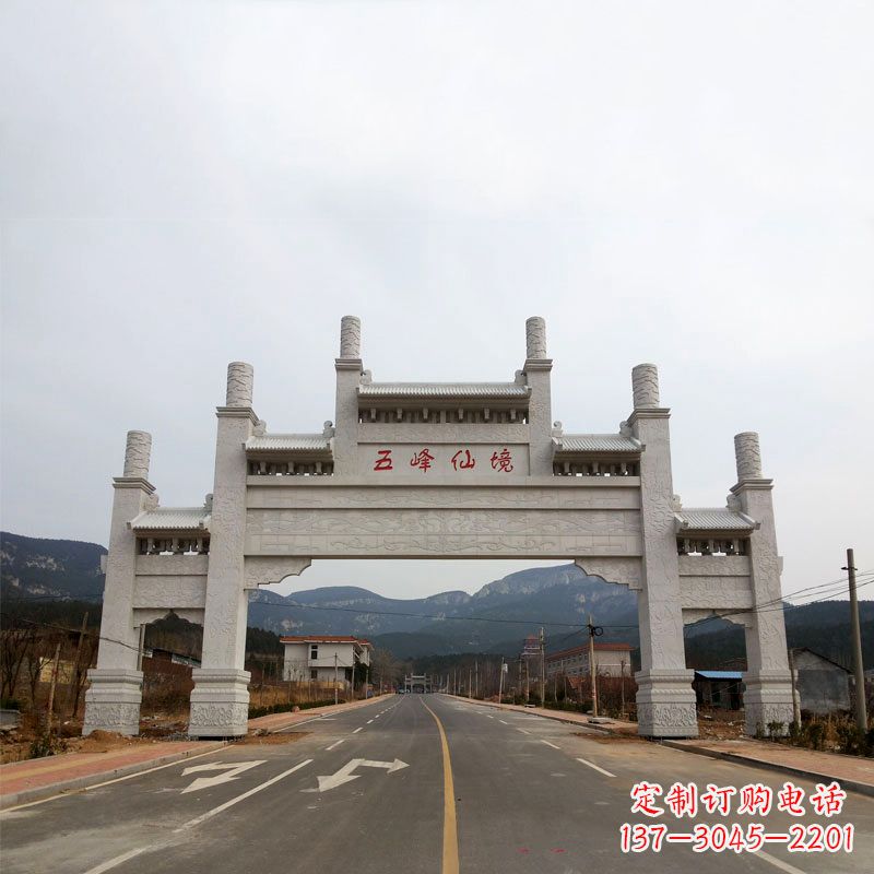 温州领雕塑:景区路口三间四柱牌坊雕塑