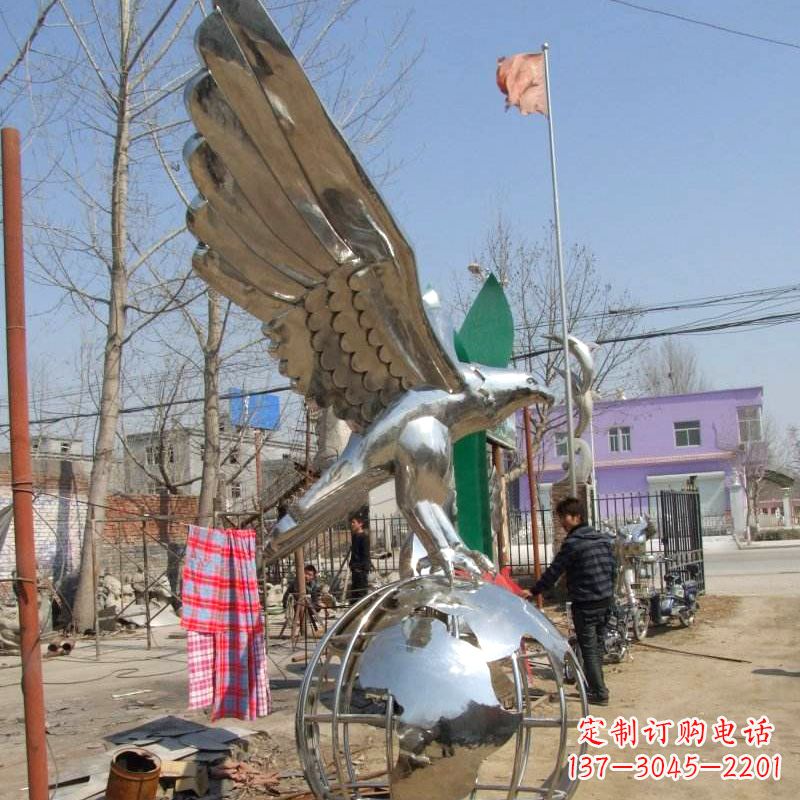 温州超越传统的老鹰不锈钢雕塑