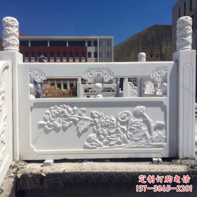 温州中领雕塑旗下的菊花石栏板雕塑,以其独特的…