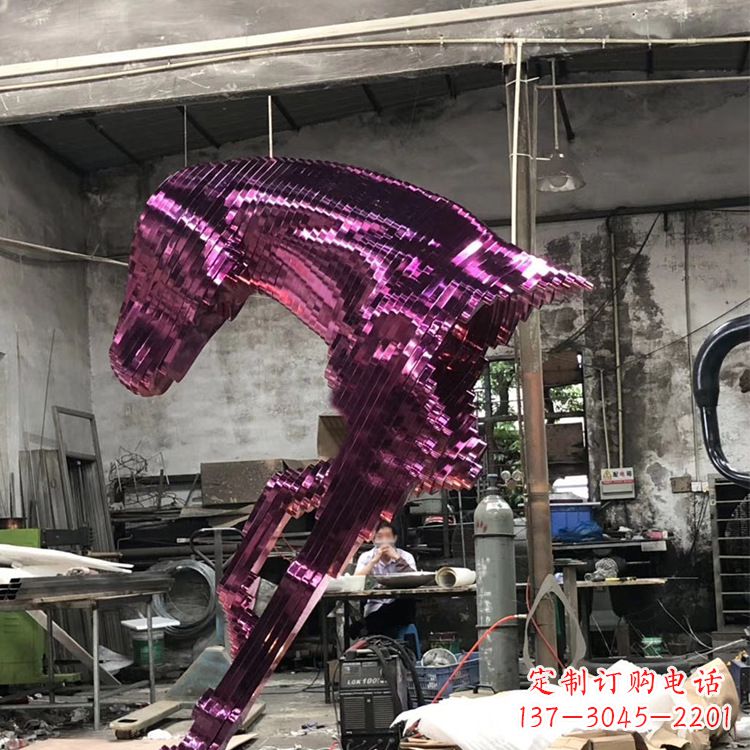 温州精心打造的不锈钢马头雕塑