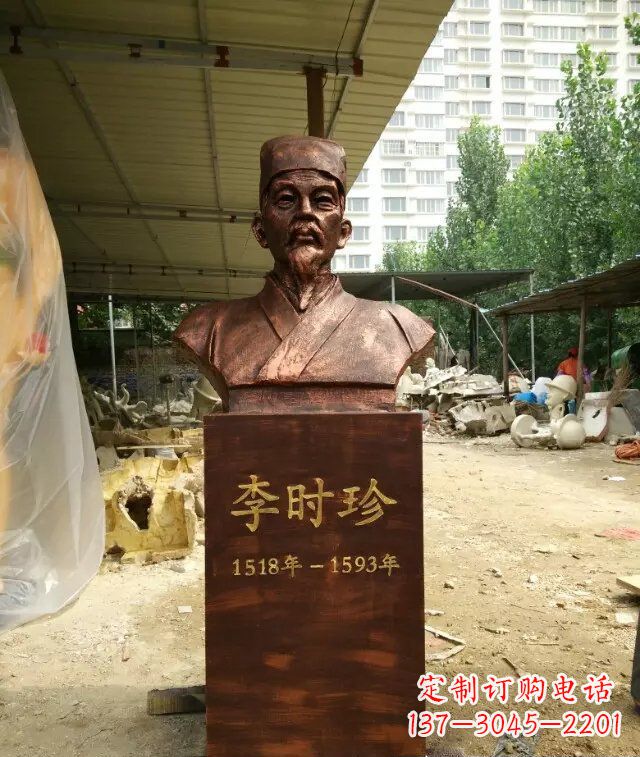温州寓意深长精致细节——李时珍校园名人铜雕
