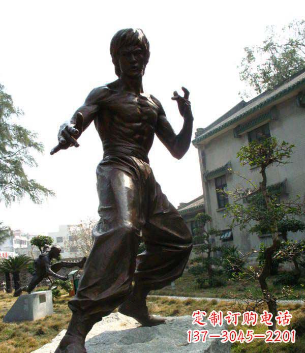 温州忠实再现李小龙公园名人铜雕