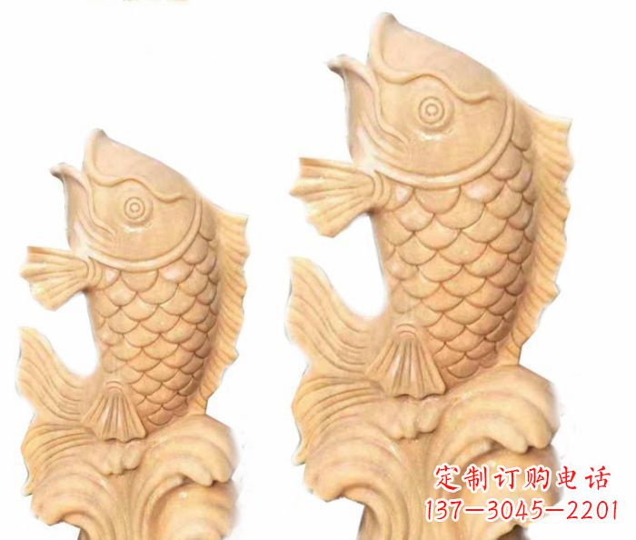 温州晚霞红石喷水鲤鱼雕塑,灵动悠扬