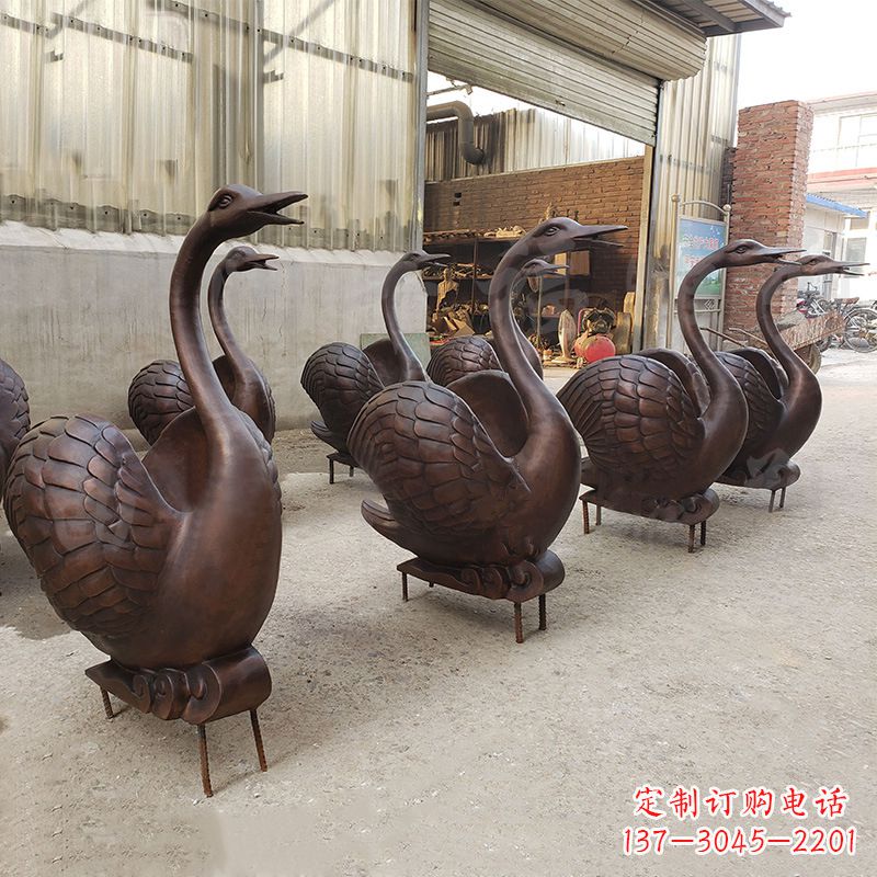 温州中领雕塑天鹅铜雕是一款精美的艺术作品,既…