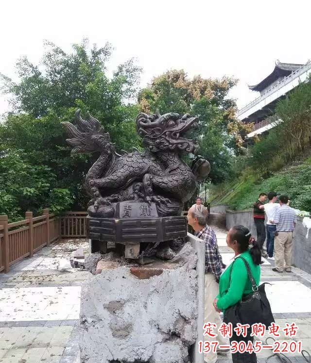 温州青龙神兽雕塑,神态凝重,气势磅礴