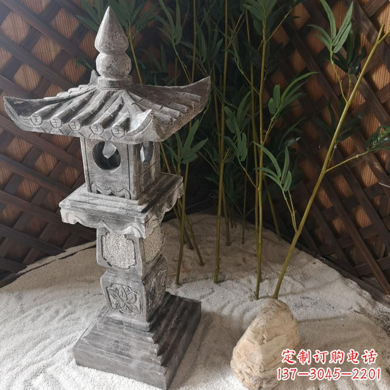 温州青石仿古灯笼雕塑是由中领雕塑定制的经典雕…