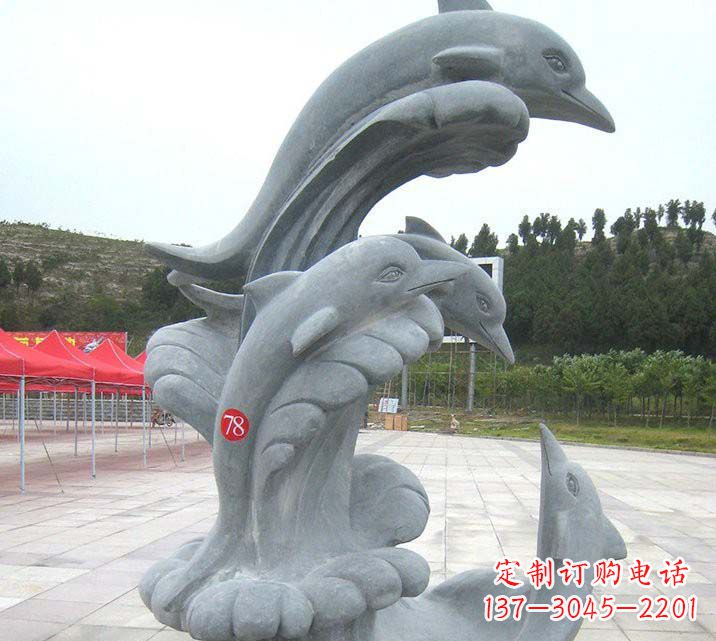 温州青石海豚雕塑由中领雕塑制作,是一款以海豚…