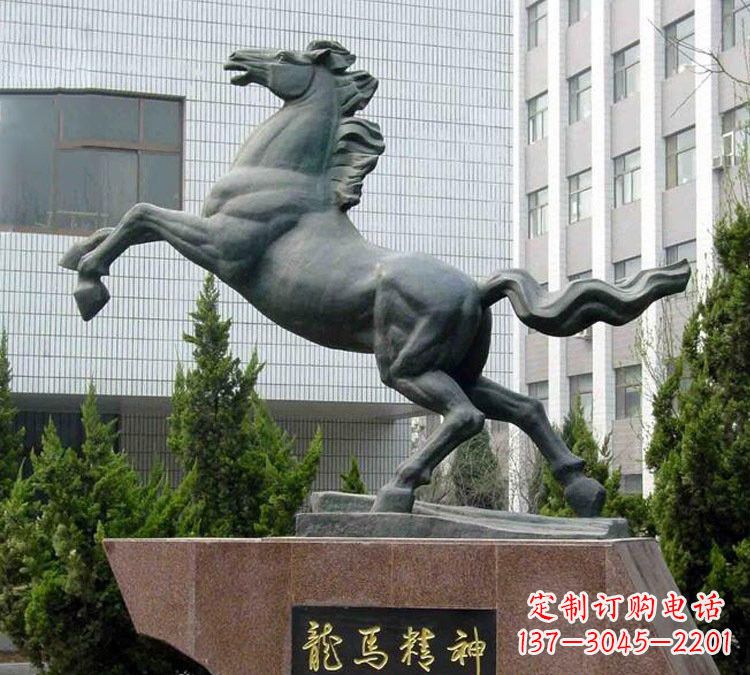 温州青铜奔马精美雕塑是钜鹰中领雕塑推出的一款…