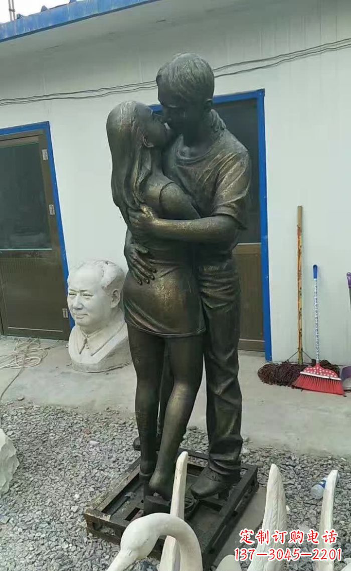 温州无尽浪漫,情侣雕塑表达爱意
