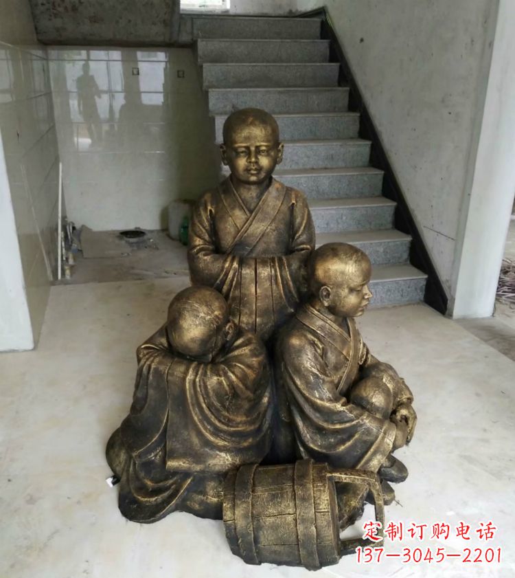 温州中国领雕塑推出的金色佛祖三像是一件令人惊…