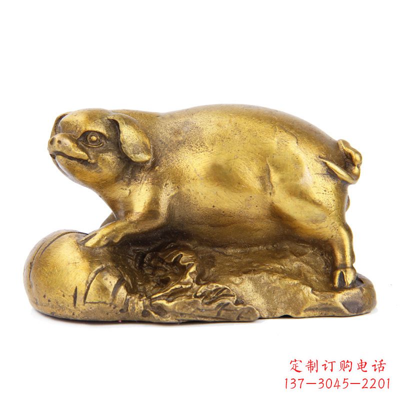 温州铸铜鎏金猪雕塑时尚炫彩,精致温馨