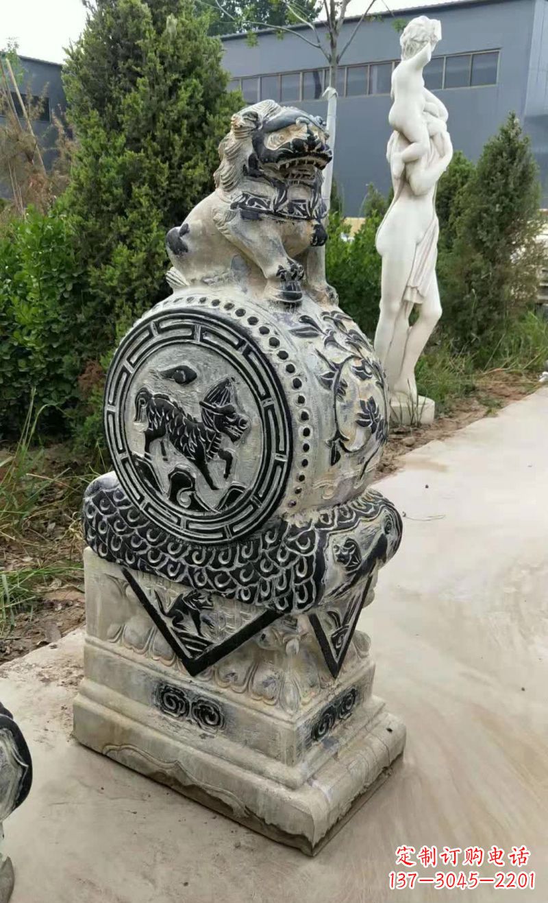 温州狮子抱鼓石雕塑,象征力量与美感