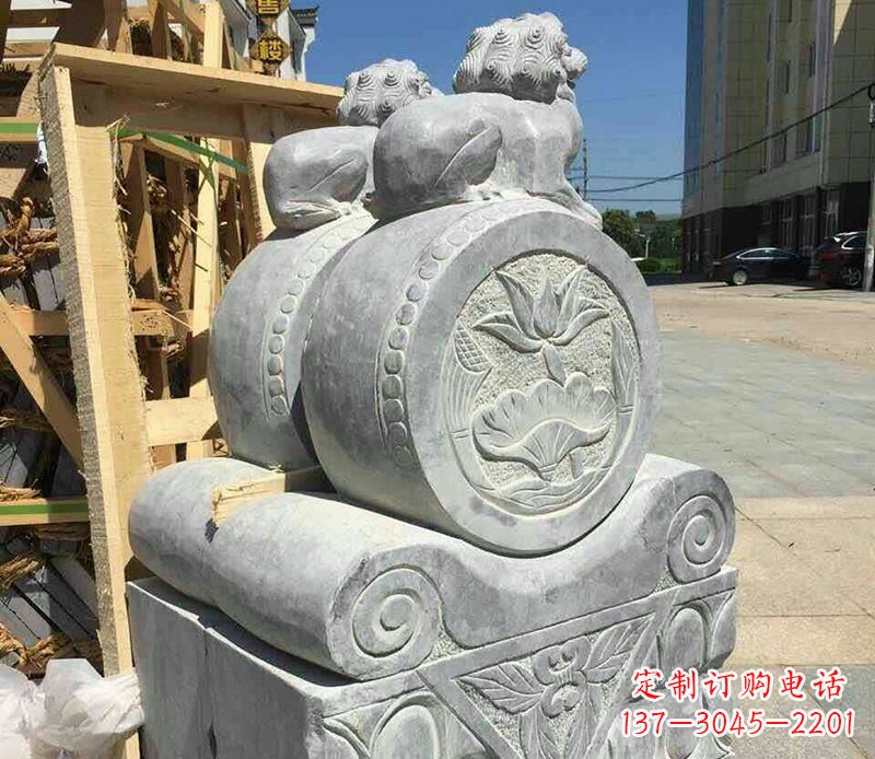 温州中领雕塑:仿古石门墩石雕艺术品