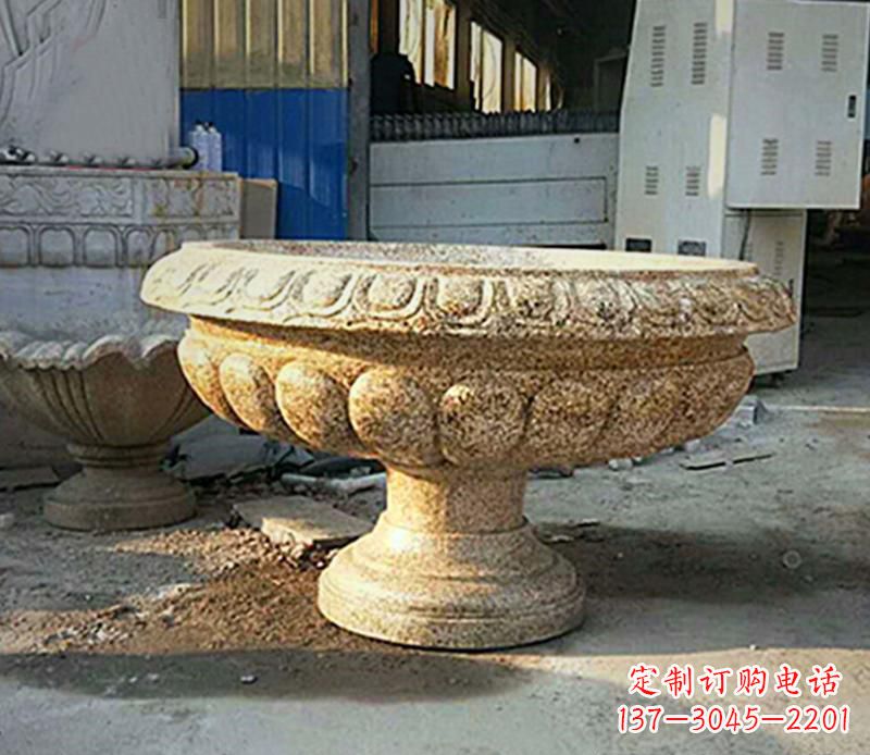 温州领雕塑的石雕花盆雕塑是由一流的雕塑艺术家…