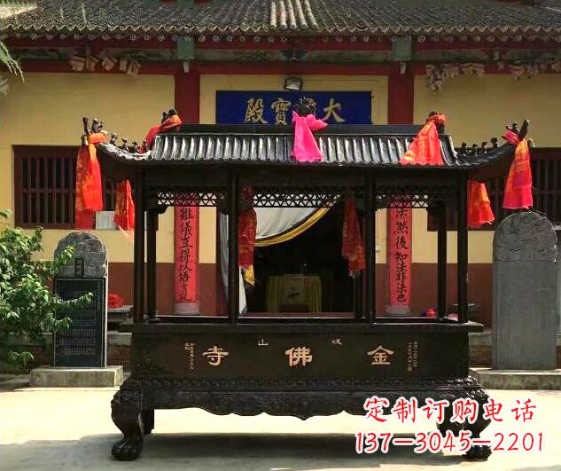 温州双兽头三足雕花铜香炉
