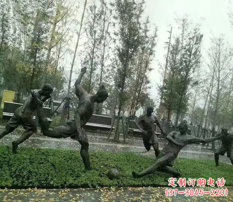 温州踢足球公园运动人物铜雕