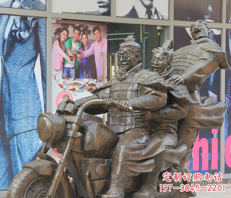 温州铜雕步行街骑摩托人物雕塑 