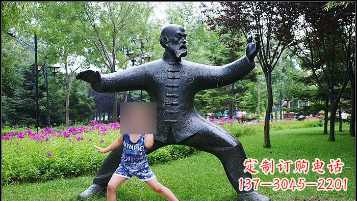 温州铜雕打太极拳的老人