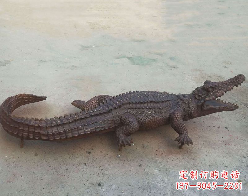 温州铜雕鳄鱼,铸铜园林仿真动物雕塑