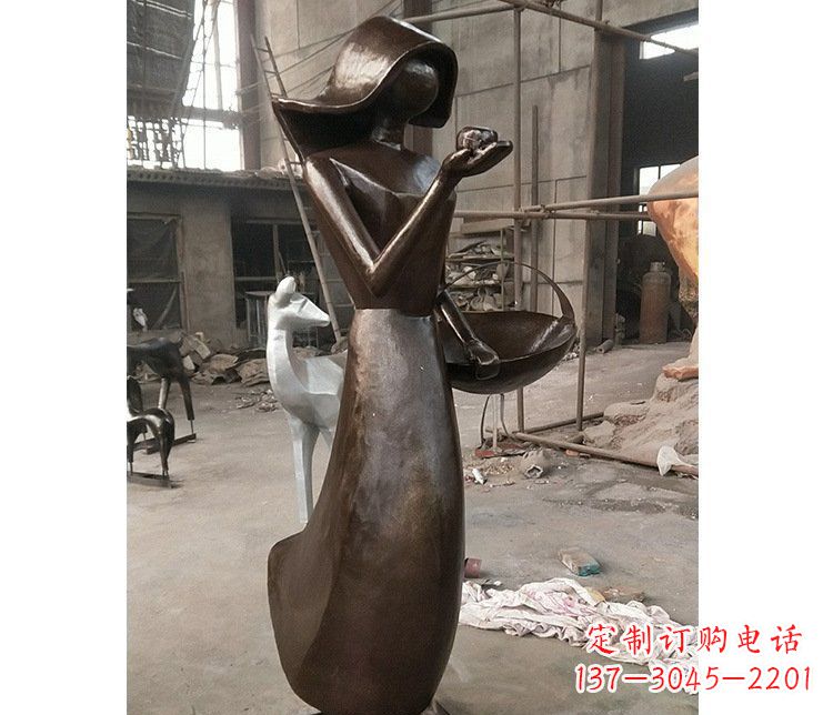 温州铜雕逛街女孩人物雕塑