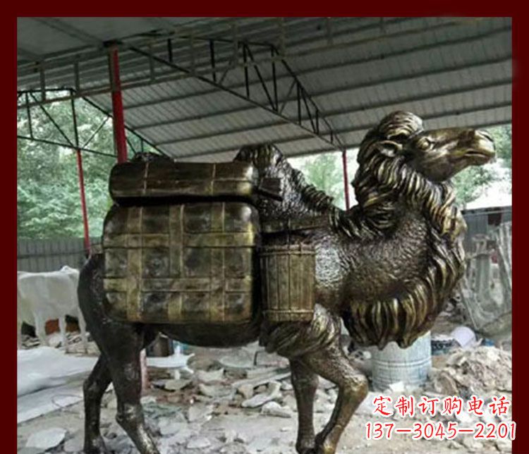 温州拖行李的骆驼动物铜雕