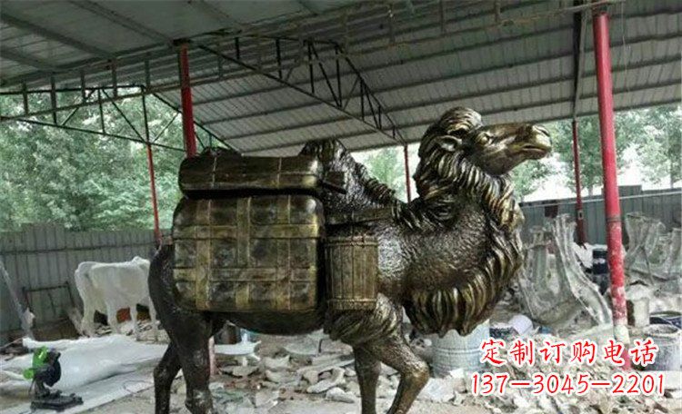 温州拖行李的骆驼动物铜雕 (2)