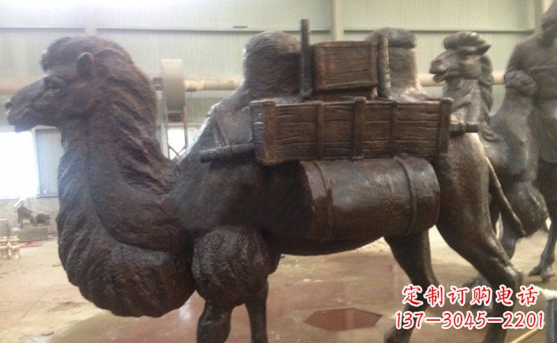 温州驮着东西的骆驼公园动物铜雕