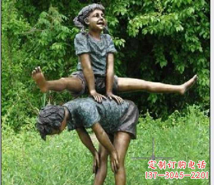 温州玩跳山羊的儿童铜雕