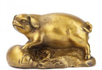 温州铸铜鎏金猪雕塑时尚炫彩，精致温馨