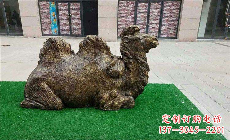 温州卧着的骆驼动物铜雕