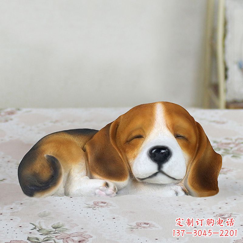 温州卧姿比格犬仿真雕塑,睡觉的小狗狗是内美陈动物雕塑摆件