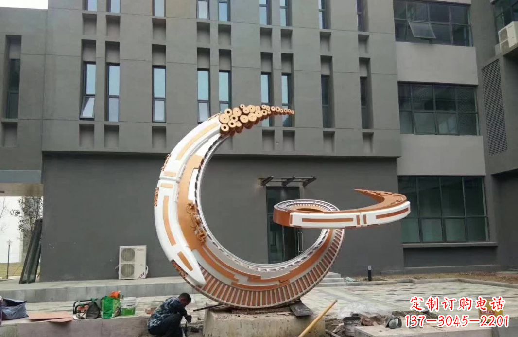 温州小区抽象不锈钢月亮雕塑