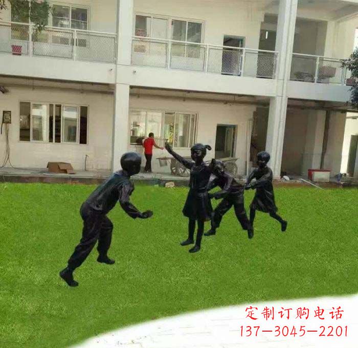 温州校园儿童玩老鹰捉小鸡铜雕