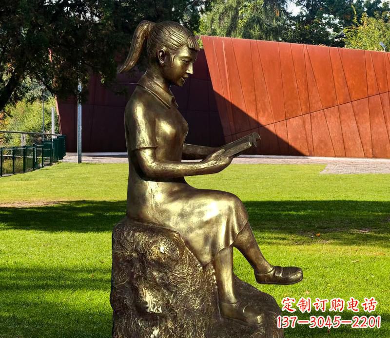 温州校园看书的女孩铜雕