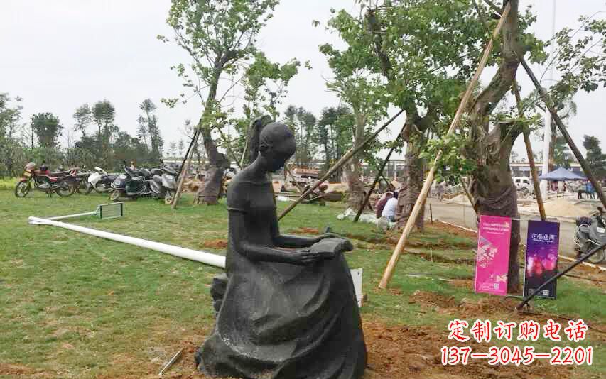 温州校园看书女孩雕塑