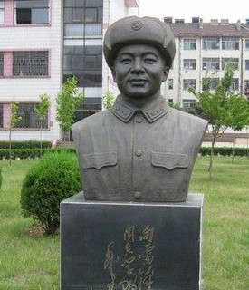 温州校园雷锋铜像