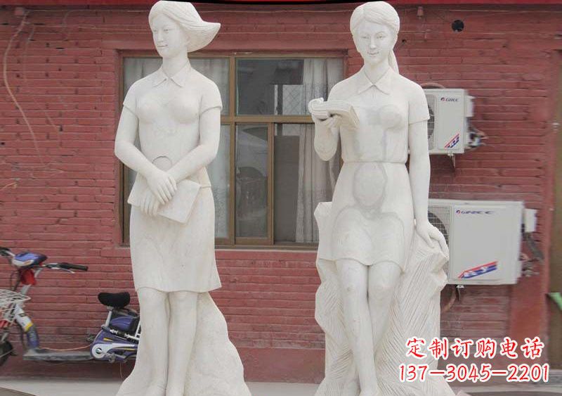 温州校园拿书本的学生石雕