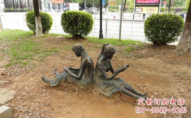 温州校园坐着看书的女孩人物铜雕